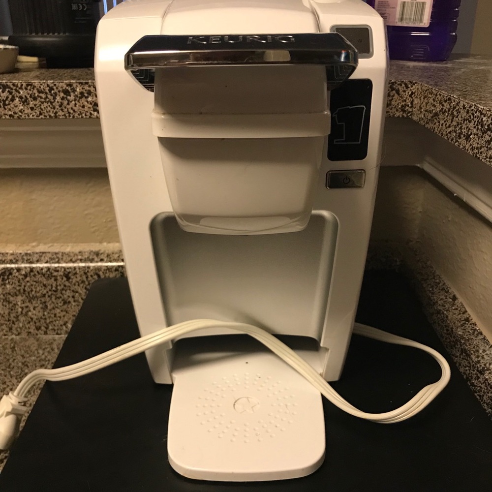 Keurig Mini w/ Stand & Pods